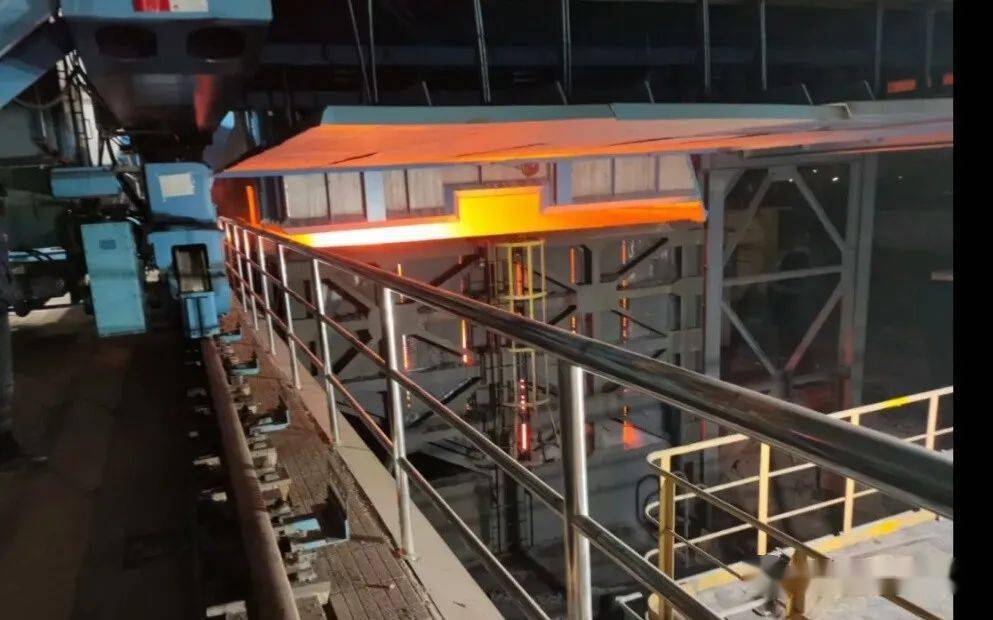 【kaiyun网页登录入口】
梗阳新能源公司第三座焦炉(7米顶装焦炉)顺利出焦(图2) 【kaiyun网页登录入口】
梗阳新能源公司第三座焦炉(7米顶装焦炉)顺利出焦(图2)